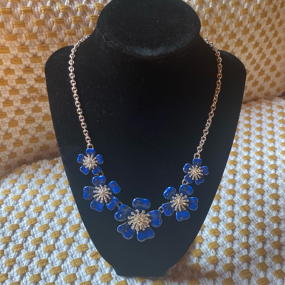 Blue flower necklace